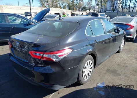 2020 Toyota Camry Le Hybrid z USA, uszkodzony, nr VIN 4T1C31AK5LU518463